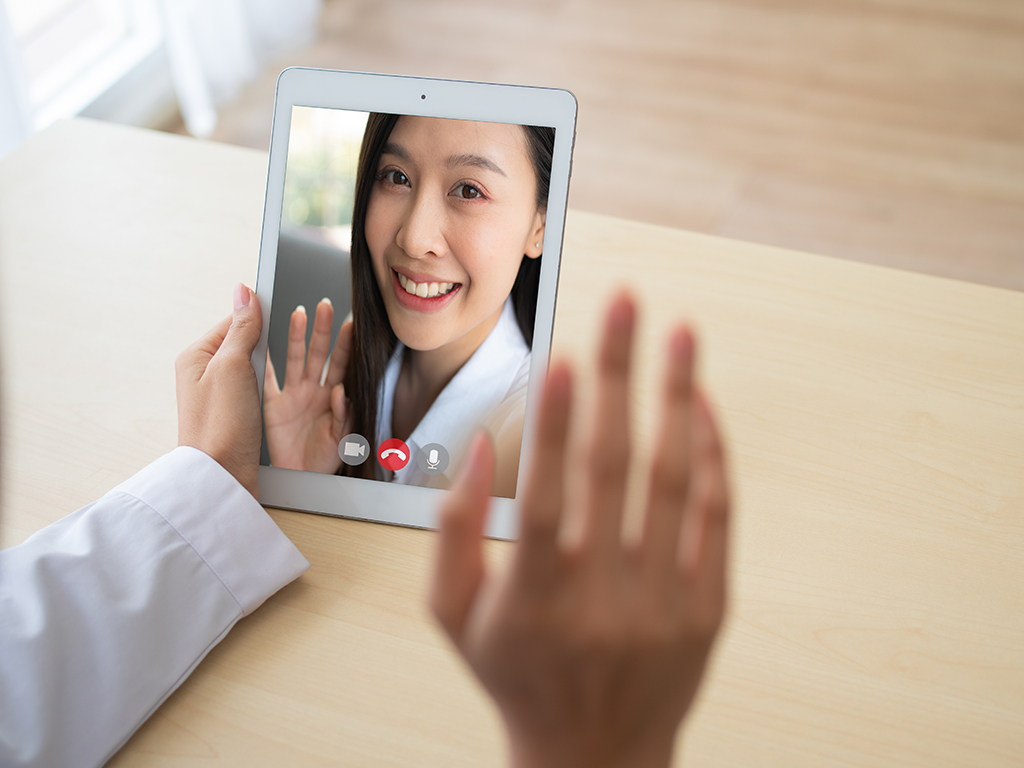 Long Distance Caregiving How To Show Your Love From Afar